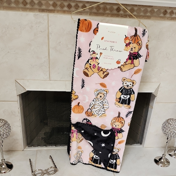 🧸 HALLOWEEN REVERSIBLE "BEARS" PLUSH THROW 🧸 - Picture 1 of 8